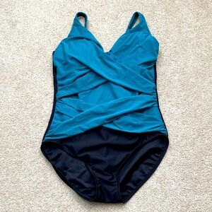 Miraclesuit Oceanus Surplice Wireless Green and Black One Piece Swimsuit Size 16